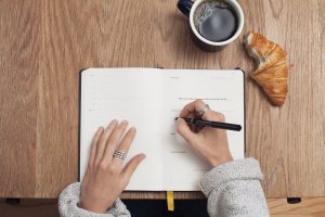 How to take meeting minutes image