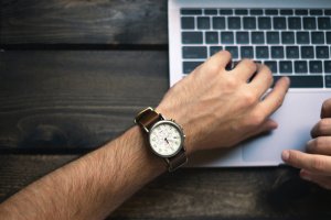 How to take meeting minutes image